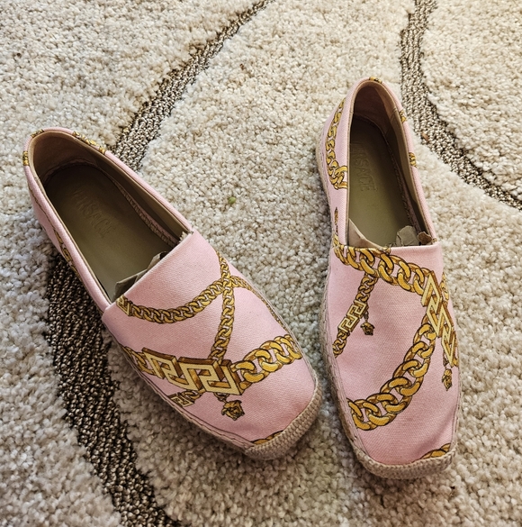 Versace Shoes - NEW Versace medusa pink Canvas Espadrilles with gold chain print.